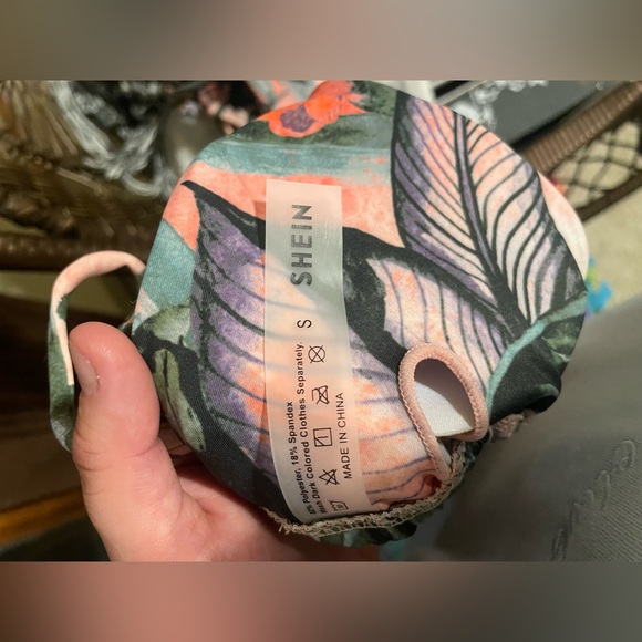NWOT Tropical Ruffle SHEIN Bikini - Picture 3 of 3